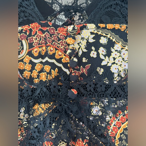 Urban Outfitters | Autumn Floral Lace-Trimmed Mini Dress 🍂🌻🖤 - Picture 4 of 4